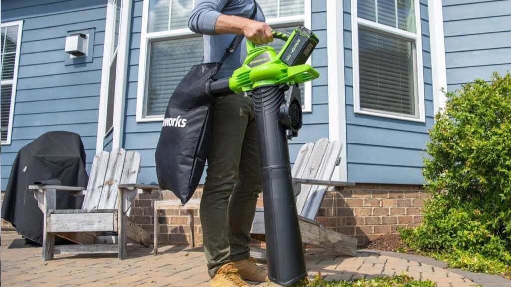 Why should you choose a Leaf Blower over a Vacuum Blower?