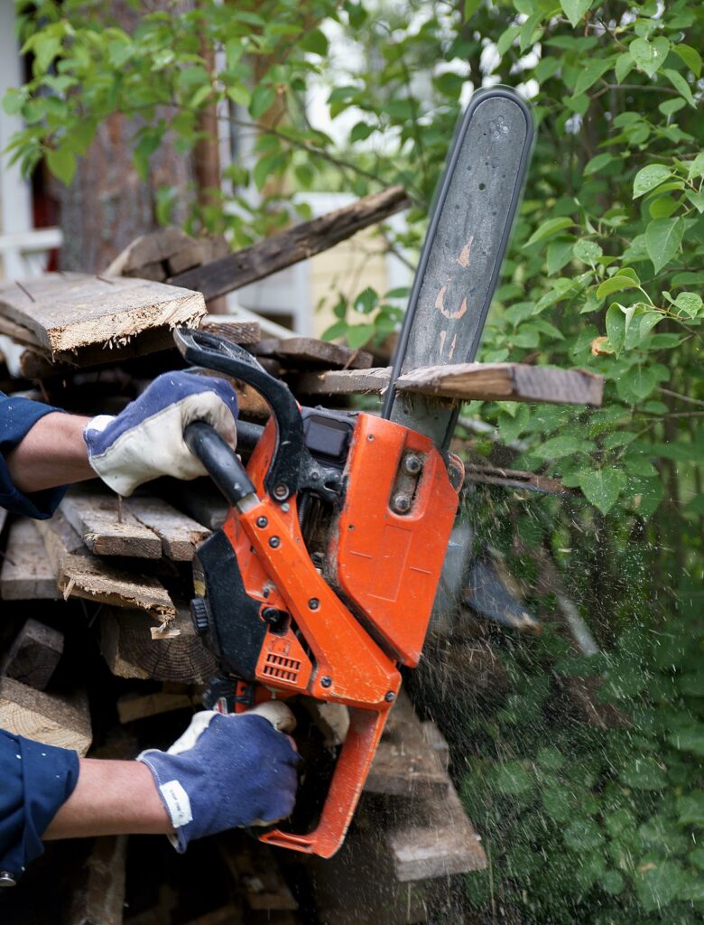 A guide to using and operating a chainsaw safely
